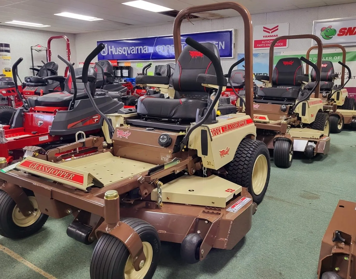 Grasshopper 127V Zero Turn Mower, Briggs & Stratton, 26 hp, 52 in